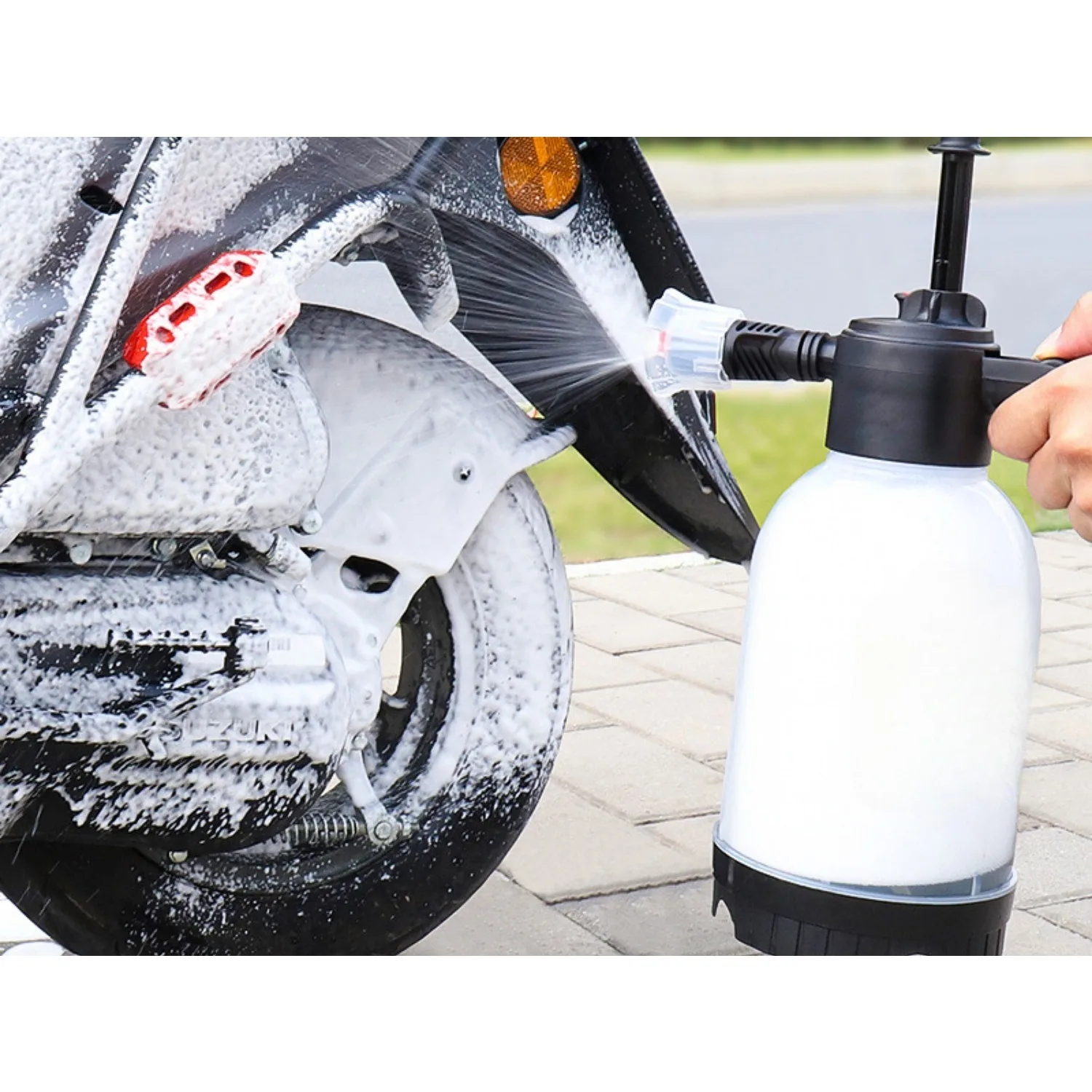 2L Hand Pump Wash Spray Bottle Car Foam Wash Sprayer Car High Pressure Spray Washer with Double Nozzle Home Auto Window Cleaning