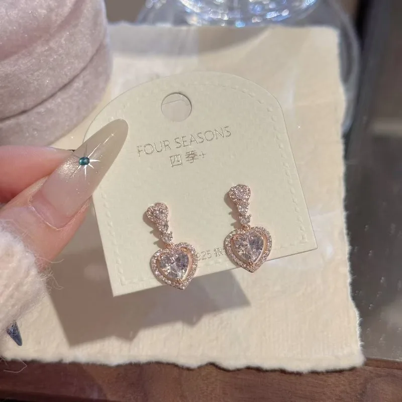 

Sweet Bursting Love Pendant Earrings Light Luxury High Sense Versatile Fashion Earrings Exquisite Temperament Versatile Earrings