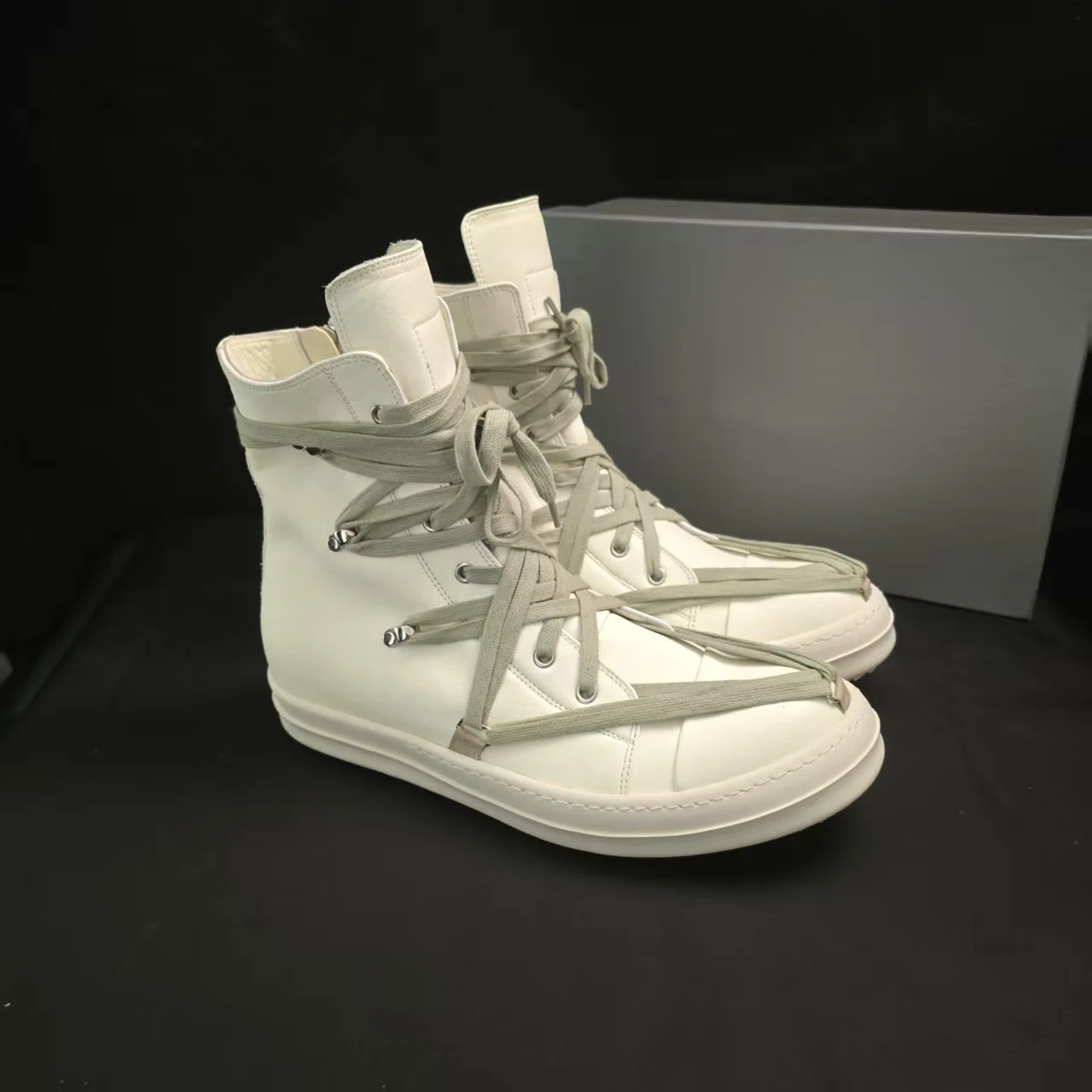 

Men's High Top Casual Leather Sneakers Lace-Up Luxury Boots Classic Black Designer Autumn Shoes for Women