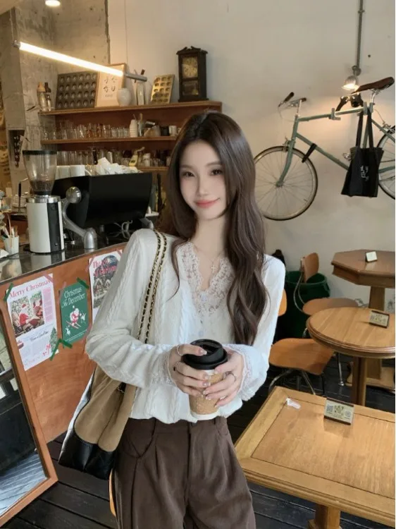 

Elegant Lace V-Neck Knitted Sweater Women's Slim Fit Spring New Style Soft Tassel Trimmed Korean Style Commute Fashion