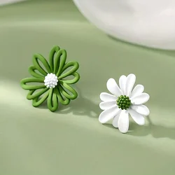 1 Pair of Simple Elegant and Versatile Retro Fashion Daisy Flower Earrings