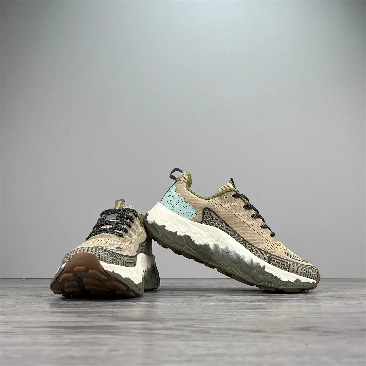 

Professional Trail Running Shoes Unisex Breathable Walking/Jogging Shoes Men's & Women's Thick-Sole Athletic Shoes