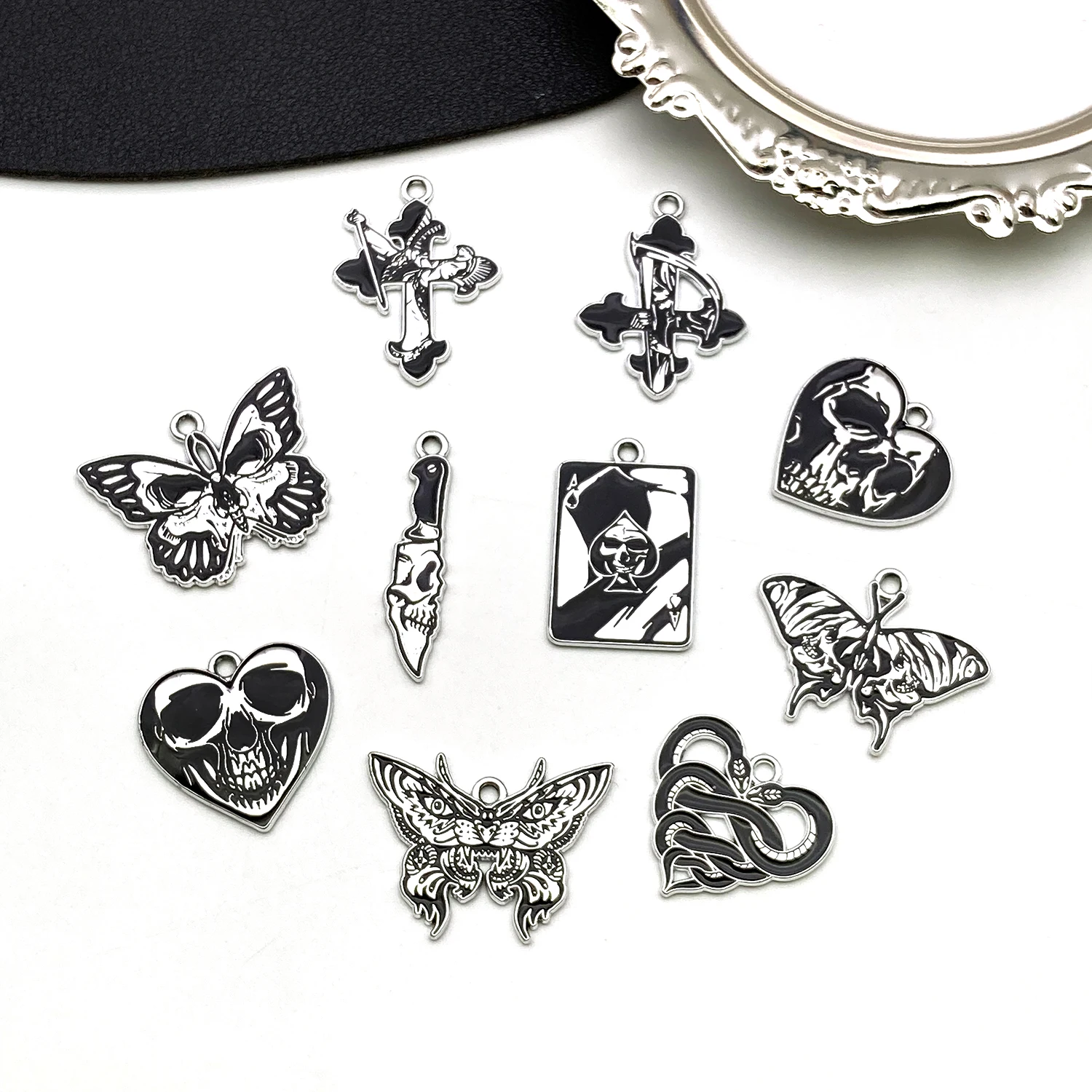 10pcs Dripping Zinc Alloy Black White Charms Skull Butterfly Spades Snake Pendants DIY Bracelet Necklace Earring Jewelry Making