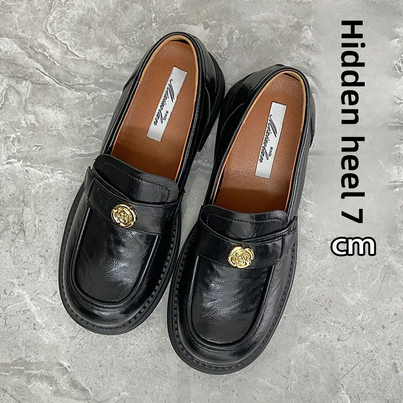 

Женские туфли-балетки на платформе 7 см, черные, в британском стиле, большие размеры, модные, повседневные, с круглым носком, на резиновой подошве, удобные, с комфортной внутренней отделкой.