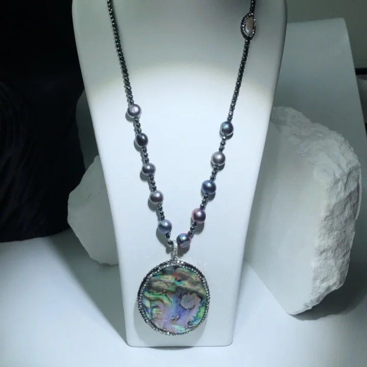 

60Cm long sweater chain universal buckle double-sided abalone shell black gallstone necklace atmospheric freshwater pearl