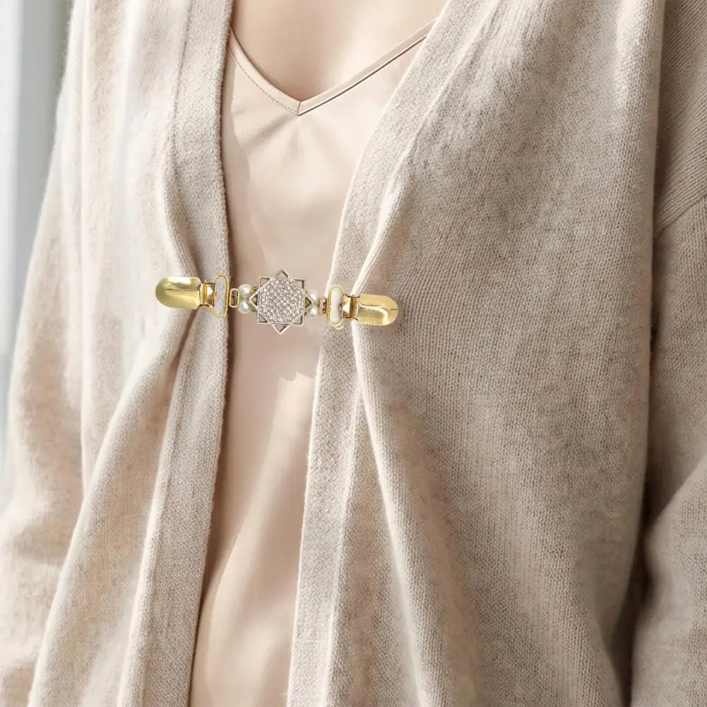 Shawl Pins 2pcs Vintage Sweater Clips with Faux Pearls Rhinestones Elegant Cardigan Brooch Pins Adjustable Collar Waist Cincher