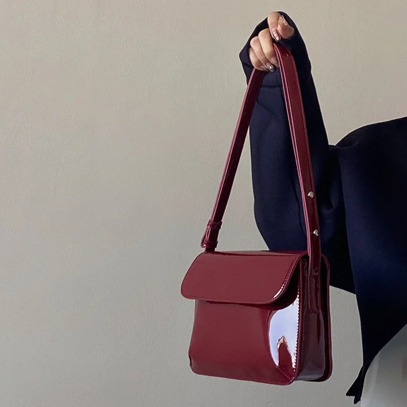 

Женская сумка через плечо из лакированной кожи в стиле ретро, роскошная сумка через плечо с клапаном, однотонная сумка подмышками, красные сумки через плечо, женская сумка
