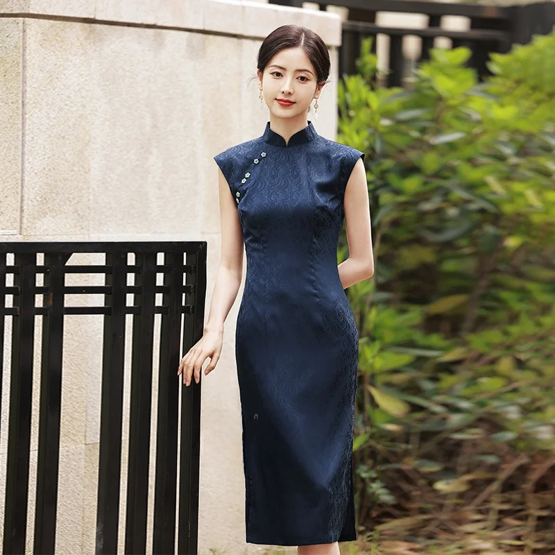 

Новое китайское платье-ципао в стиле ретро, синее, без рукавов, с низким разрезом, однотонное, для офиса и повседневной носки, летнее, для молодых женщин