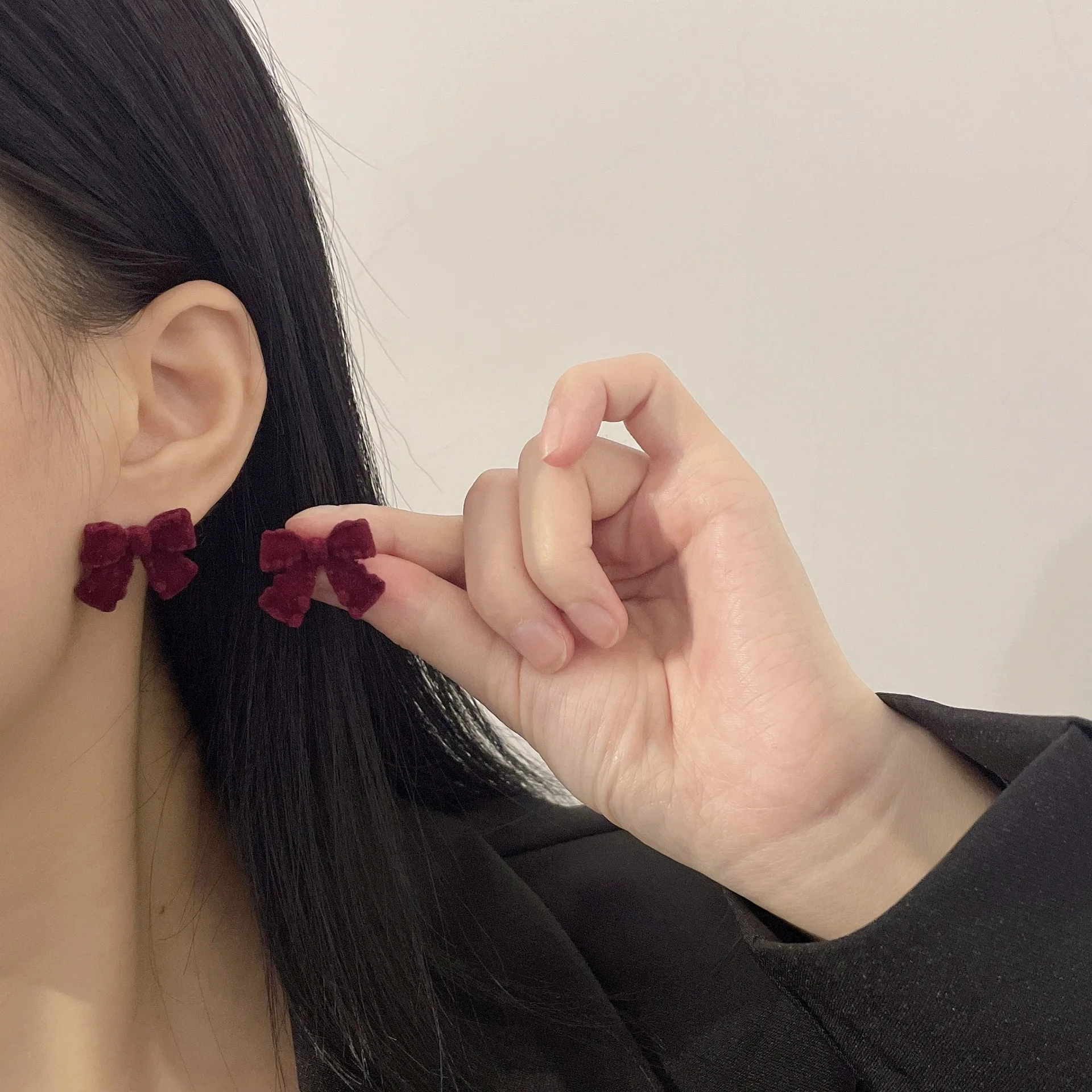 Vintage Wine Red Flocking Earrings Charm Geometric Bowknot Stud Earrings for Women Girls Fashion Unusual Jewelry Ear Accessories