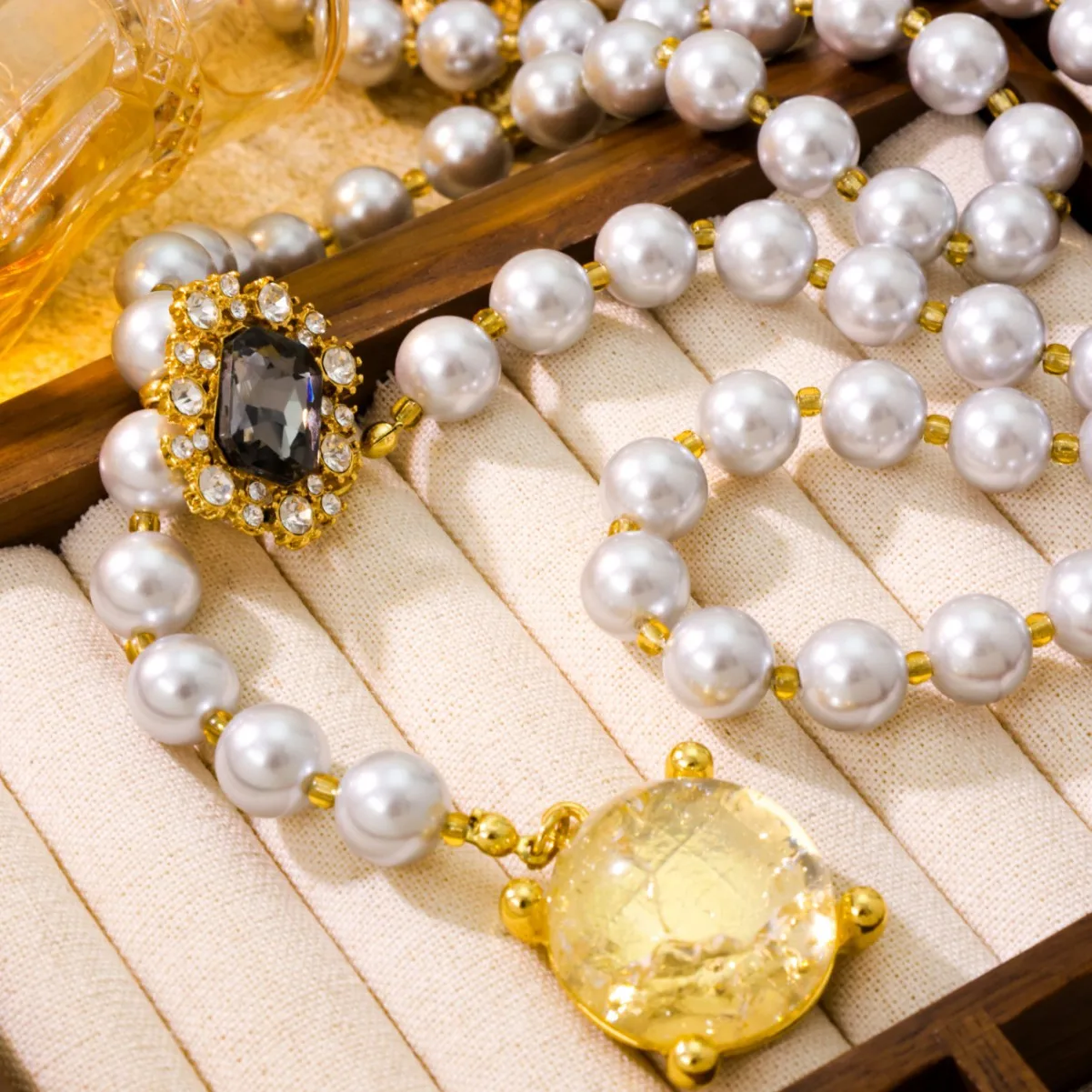 

Light Luxury High-End Double-Layer Mixed Color Pearl Necklace Fashion Sweater Chain Clavicle Chain for Women