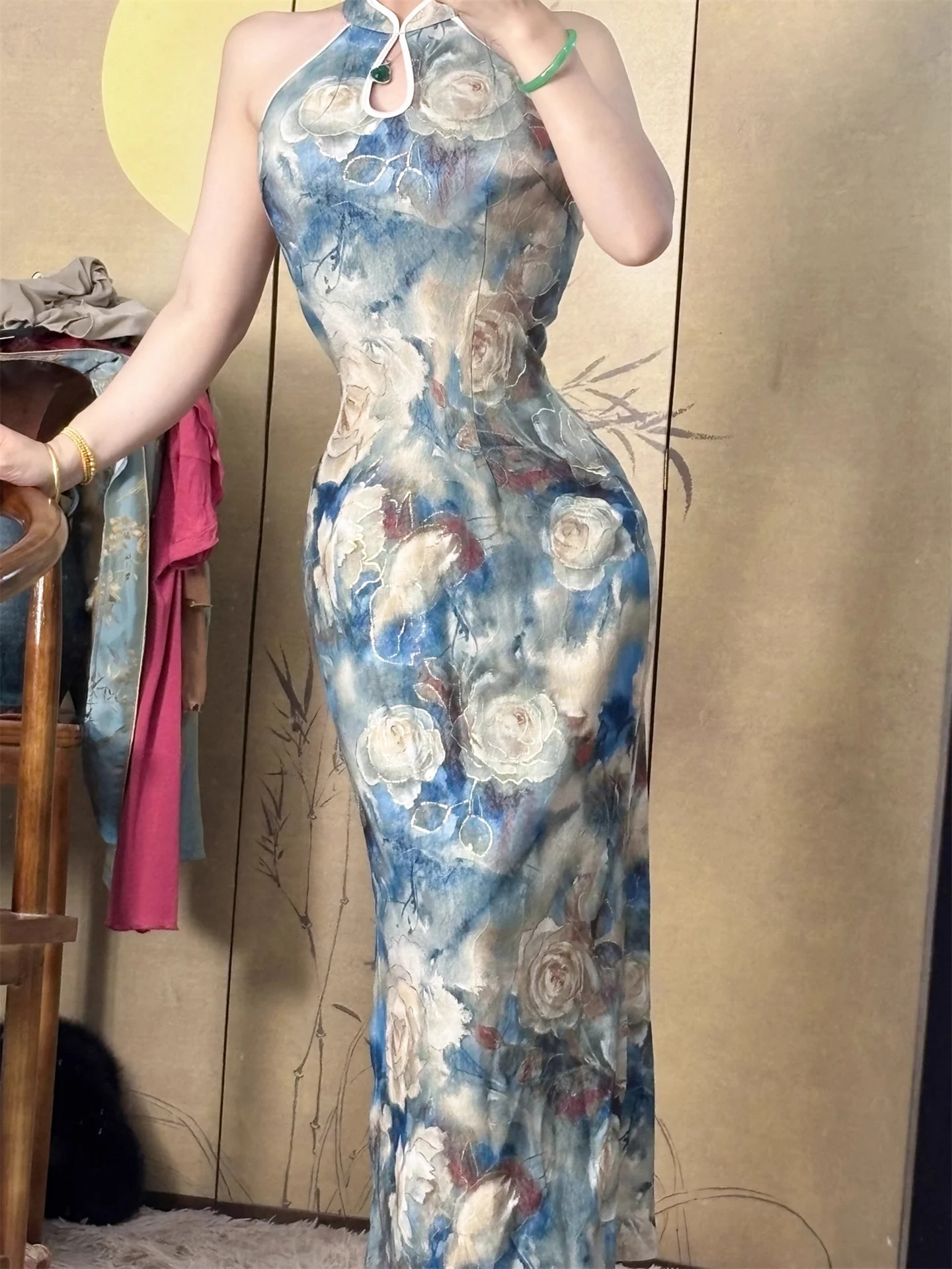 新しい中国風のドレス改良された金エンボス油絵チャイナドレス日常着肩掘り水滴チャイナドレス華涛