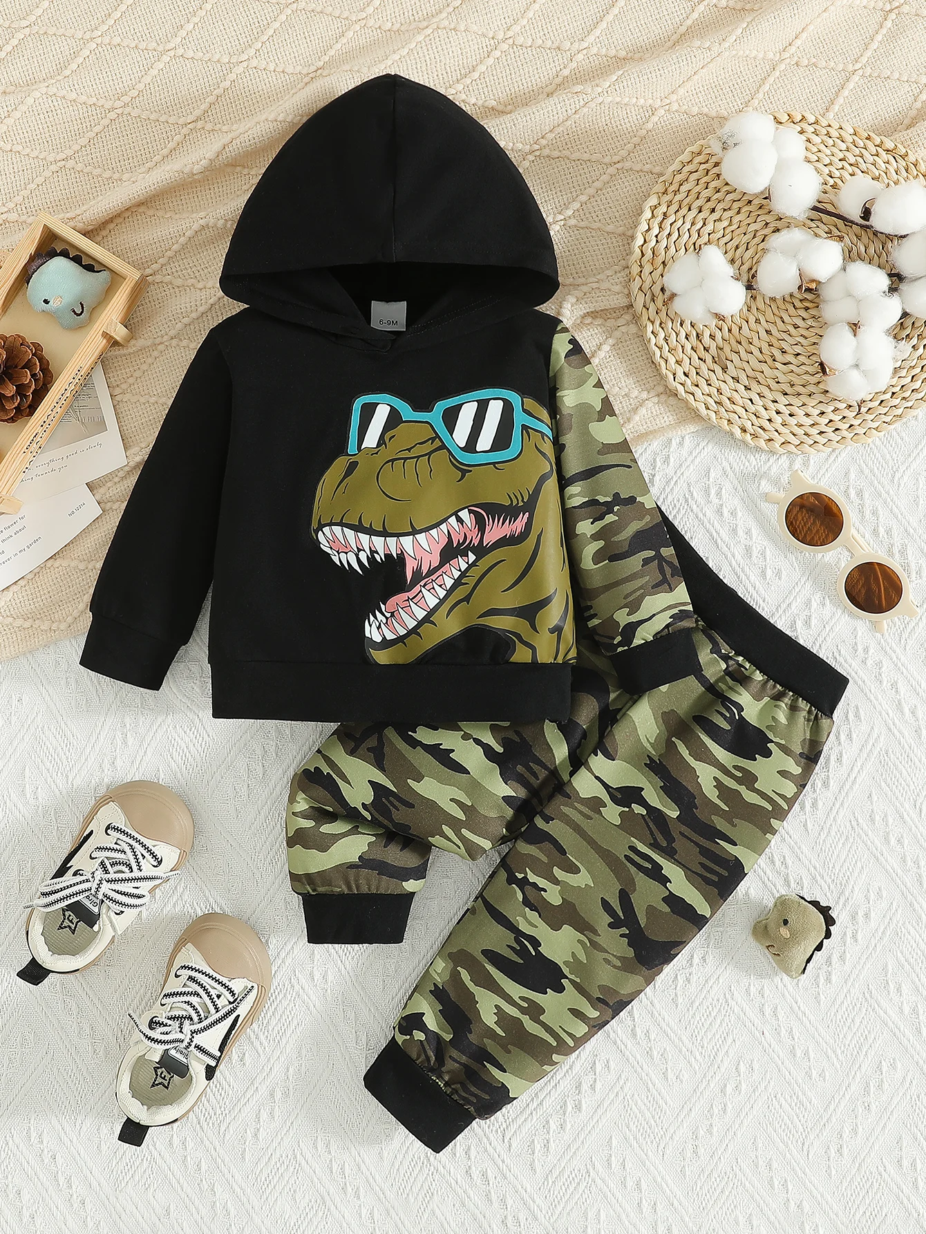 Baby boy autumn and winter trendy cool camouflage print contrasting splicing dinosaur print hoodie set