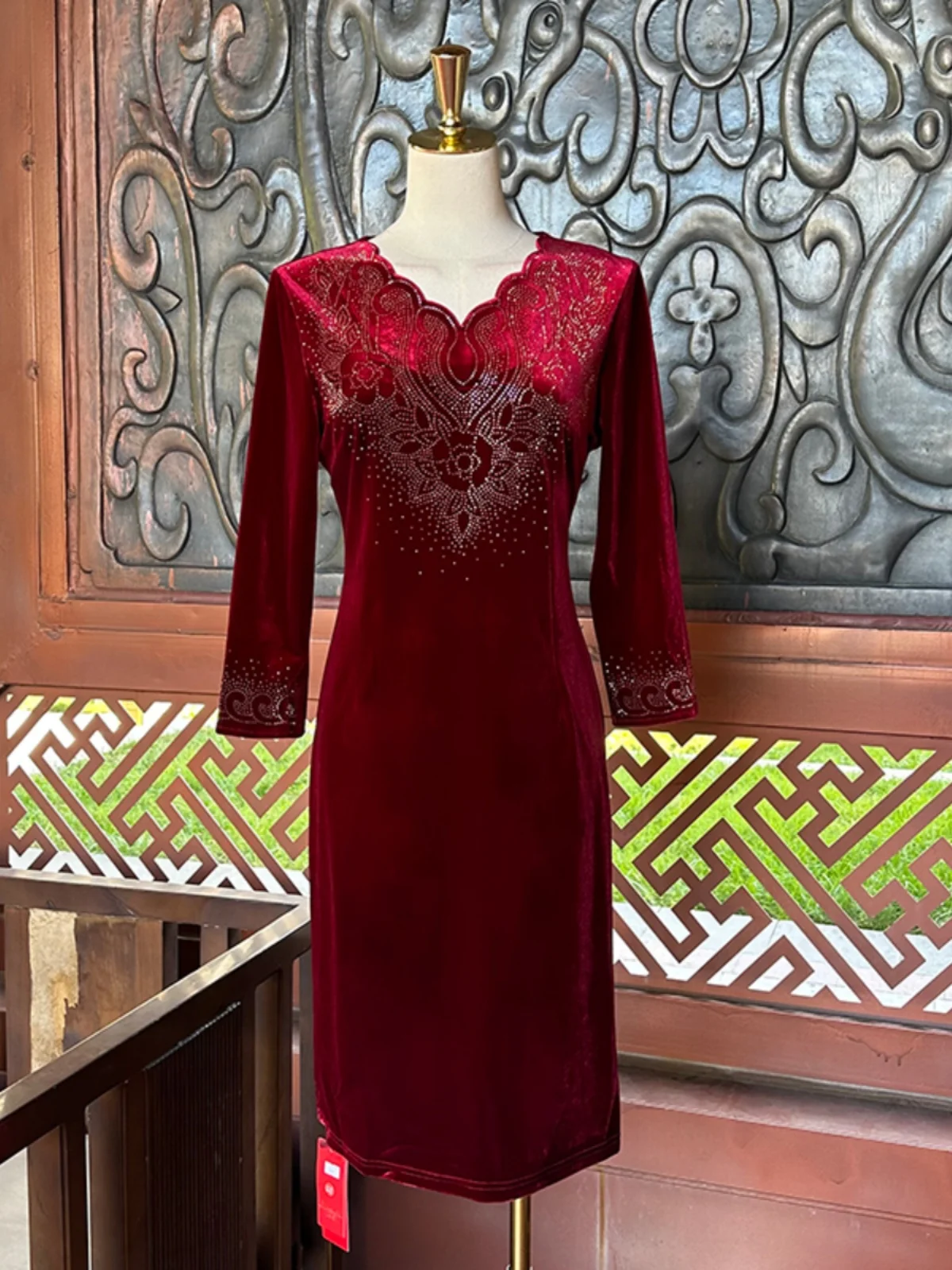 abito-midi-elegante-da-donna-per-matrimoni-e-banchetti-modello-sottile-ed-elegante-con-scollo-a-v-vestito-bodycon-di-alta-qualita-per-mamme-e-signore