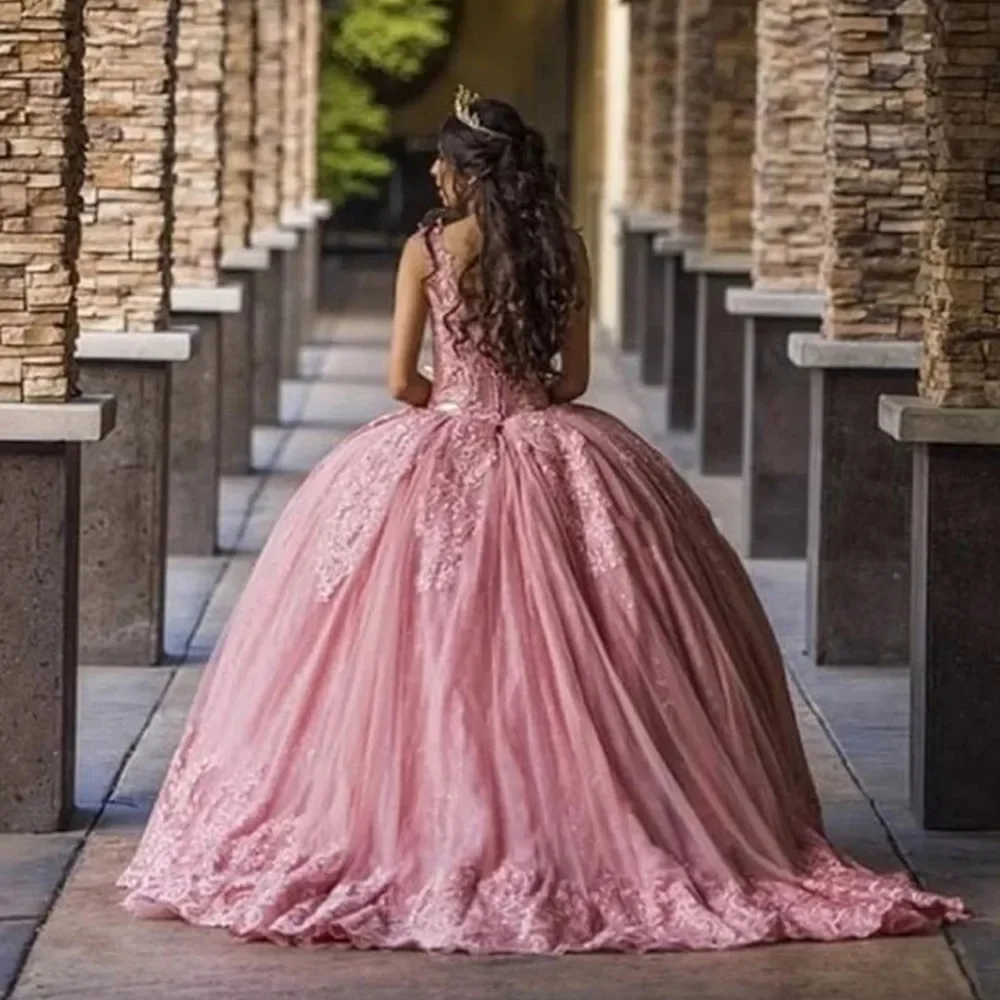 فستان Quinceanera بحمالات رفيعة وردية ، ترتر كلاسيكي ، فستان حفلات برقبة شفافة ، أنيق ، فستان حفلة مصنوع خصيصًا ، فاخر