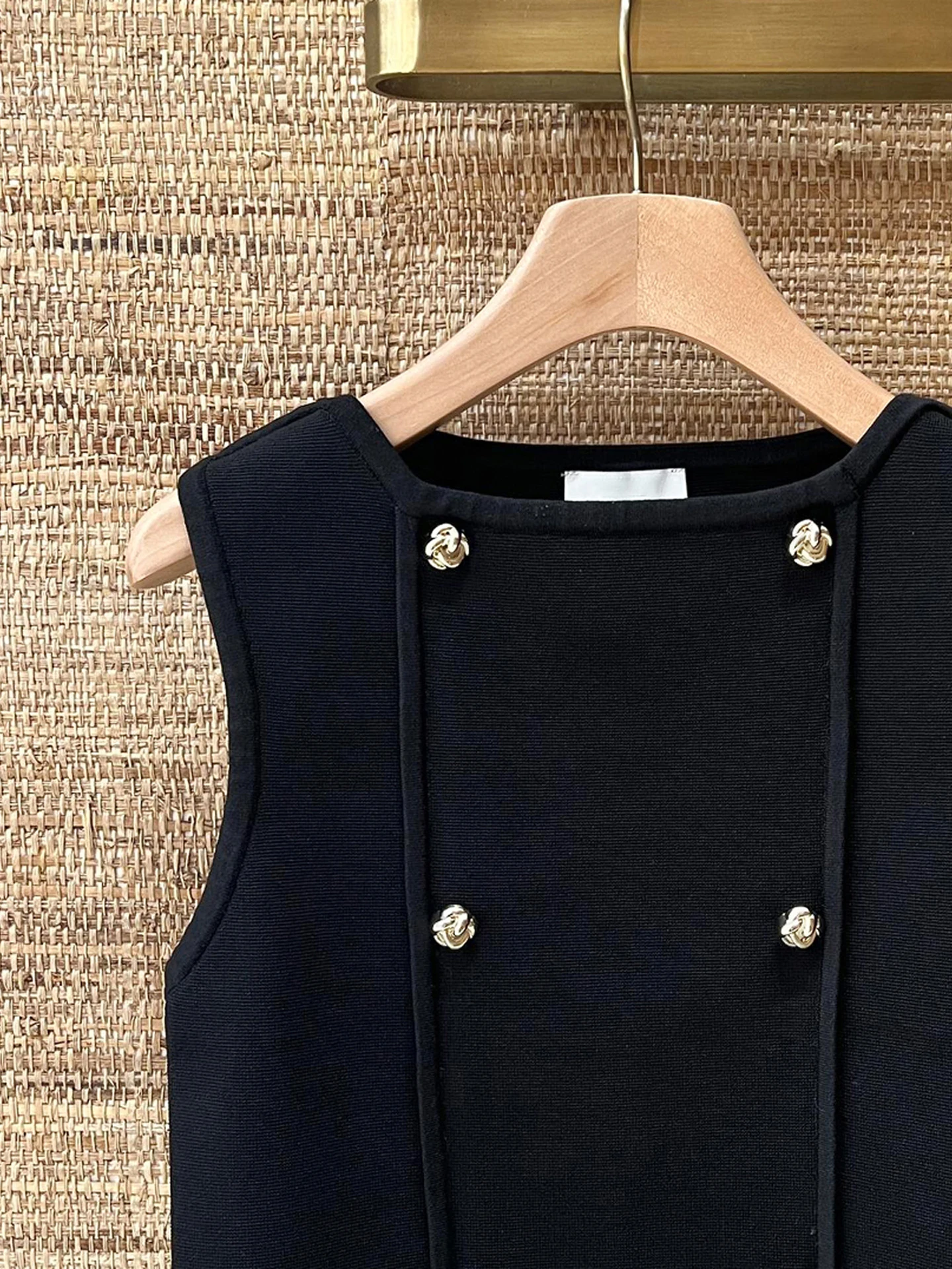 

Versatile Knitted Vest Top High-End Women's Faion Summer 2025 S Home South Oil Commute Sle Regular Fit ort Length