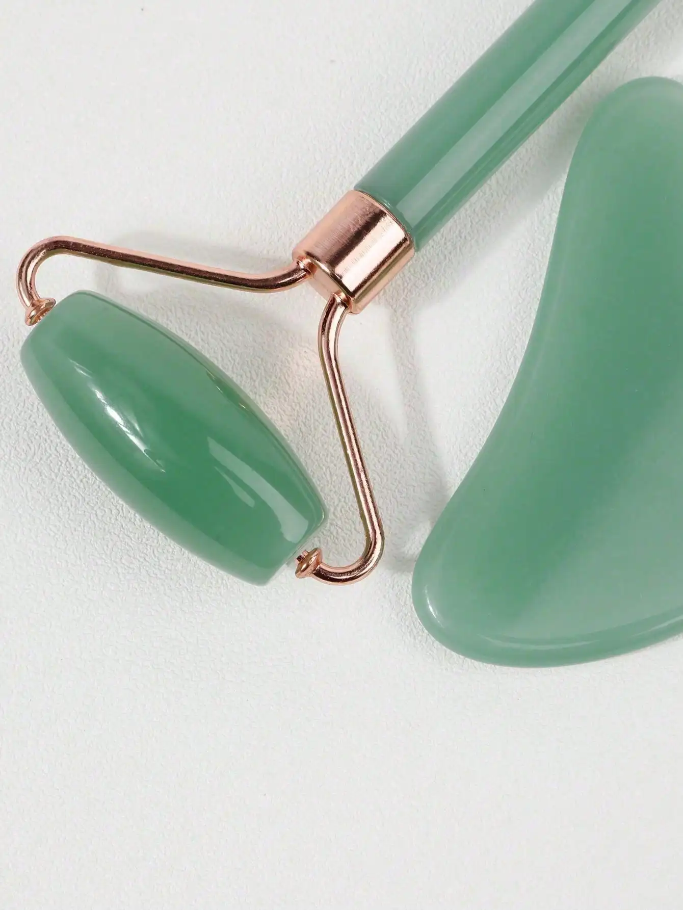 مجموعة أسطوانة تدليك من الراتنج مكونة من قطعتين - أسطوانة حجر اليشم ذات الرأس المزدوج ولوحة كشط للعين والوجه، عصا تدليك مزدوجة الرأس والجمال