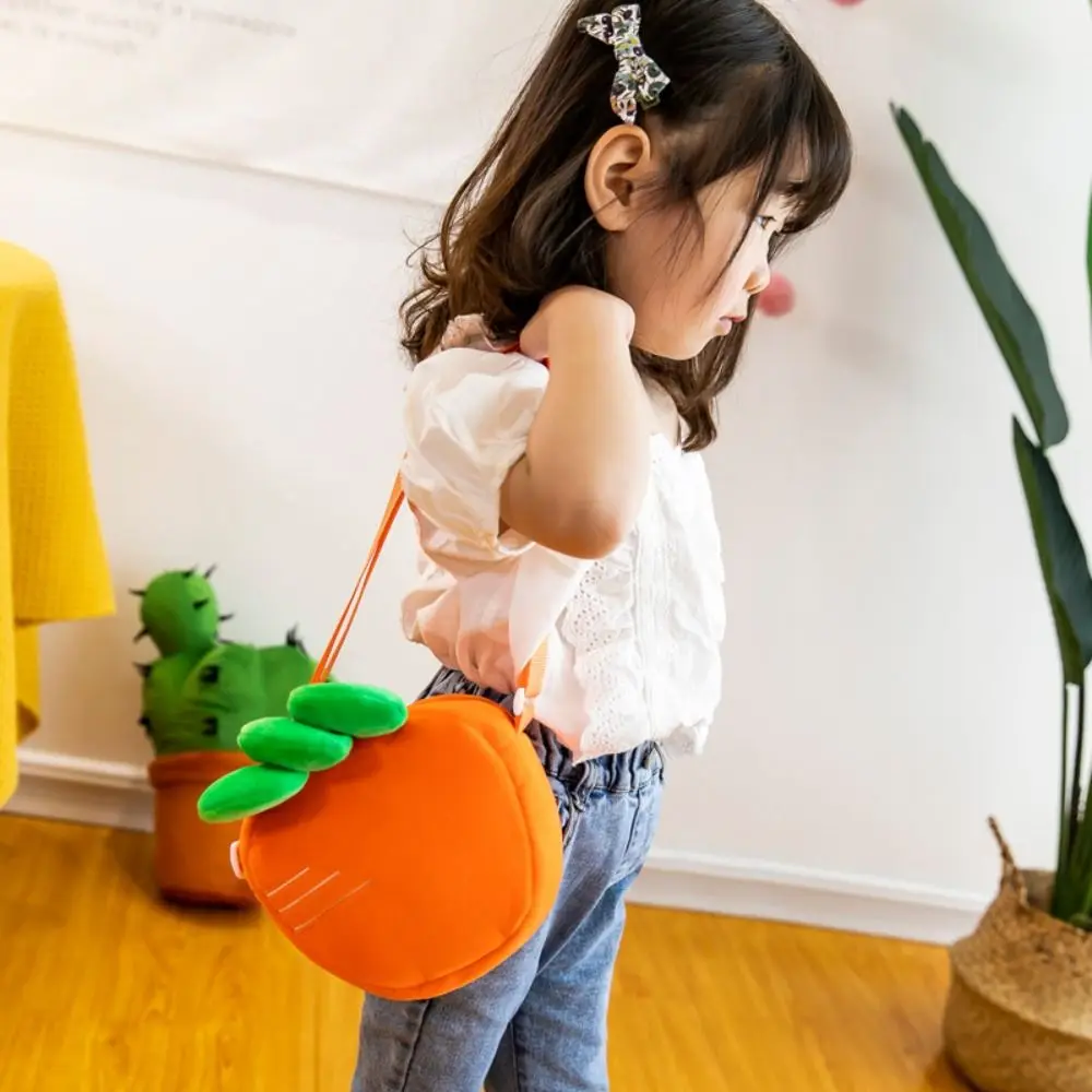 グリルぬいぐるみバッグシミュレーションニンジンニンジンぬいぐるみバッグ漫画素敵なイチゴ人形バッグかわいいぬいぐるみフルーツぬいぐるみショルダーバッグ子供