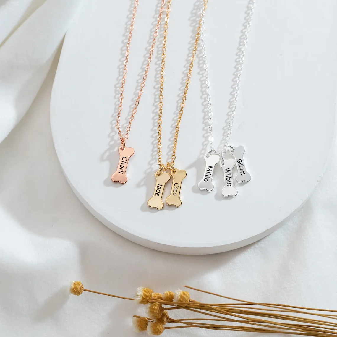Customized pet name pendant necklace with cute bone shape stainless steel pet enthusiast pet commemorative gift