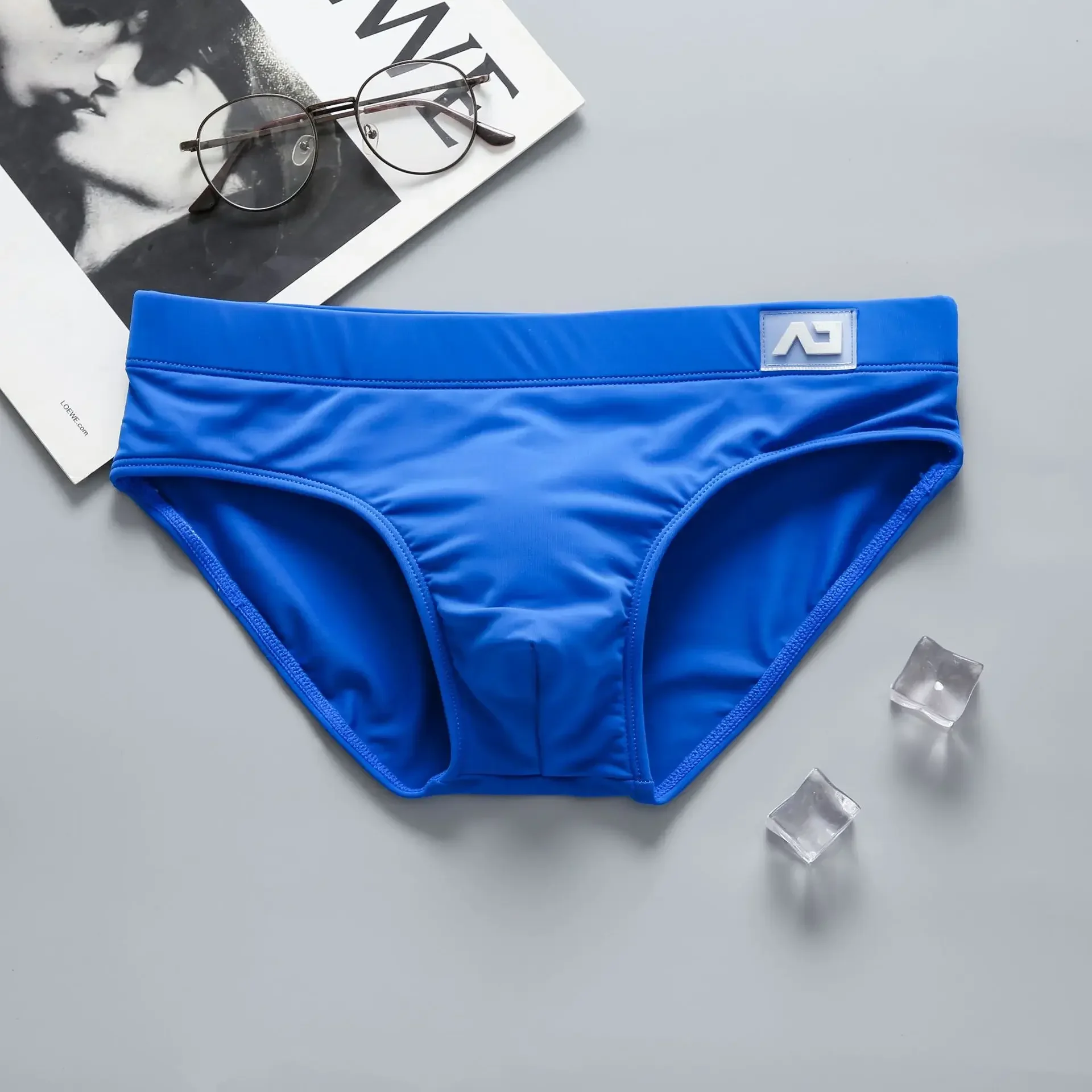 Herren-Badehose mit niedriger Taille, sexy, großer, juckreizsicherer, schnell trocknender Sport-Slip für junge Männer