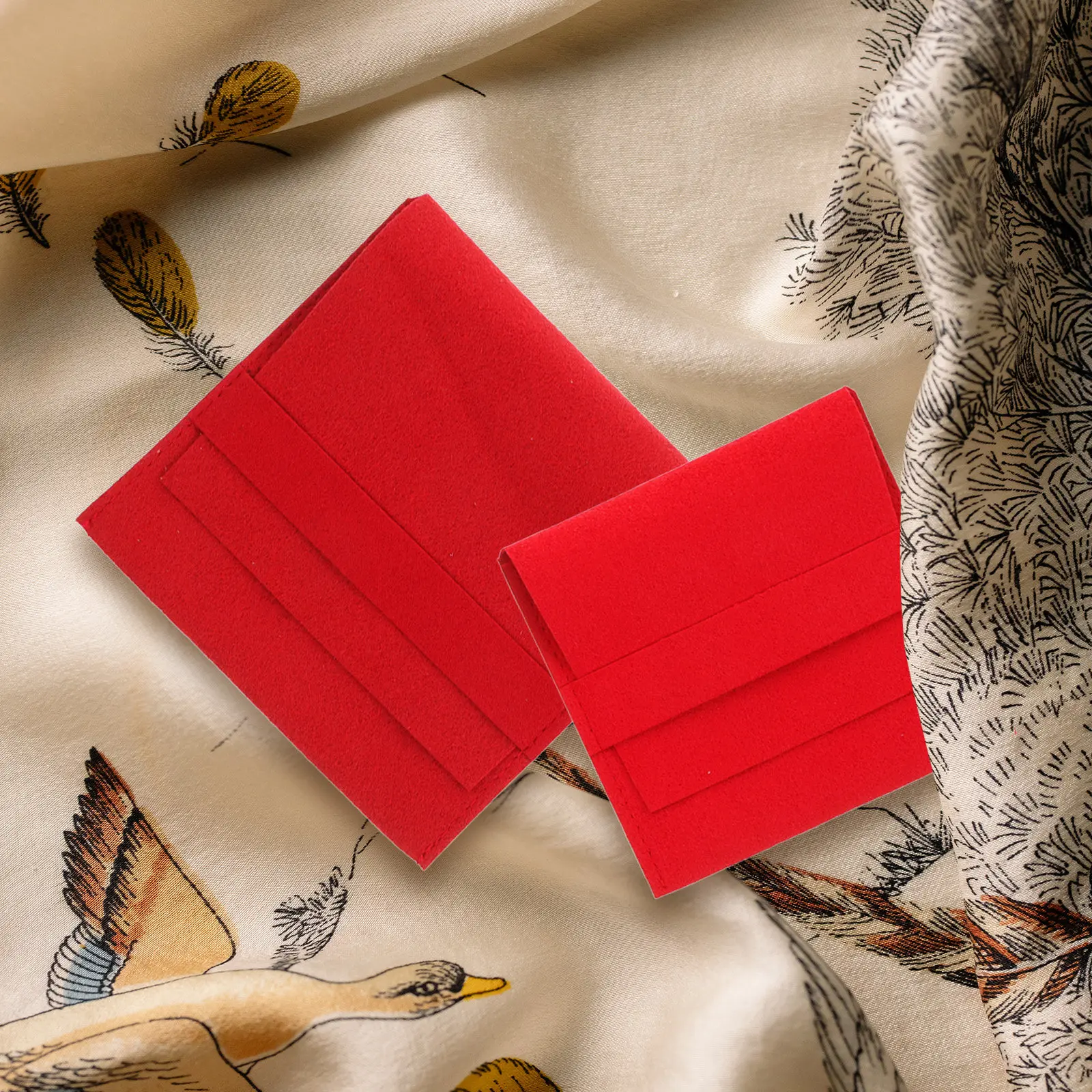 

Набор из 2 мягких дорожных органайзеров для украшений: портативные мешочки для хранения колец и ожерелий, надежные маленькие сумки для ювелирных изделий