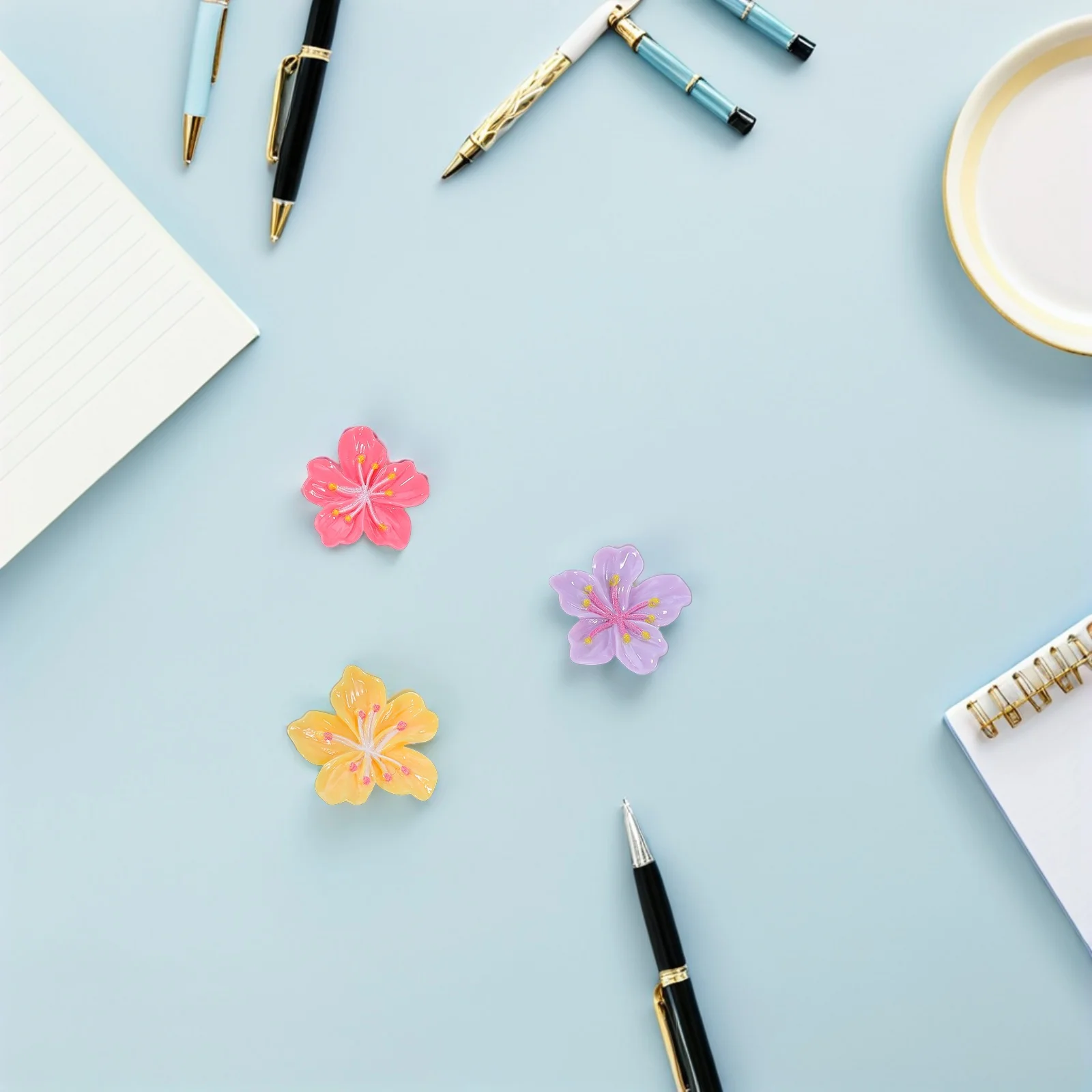 30 قطعة دبابيس ضغط أزهار الراتنج زهرة الإبهام المسامير خريطة الزخرفية المسامير للجدار لوحة الإعلانات مكتب الديكور الأزهار دفع