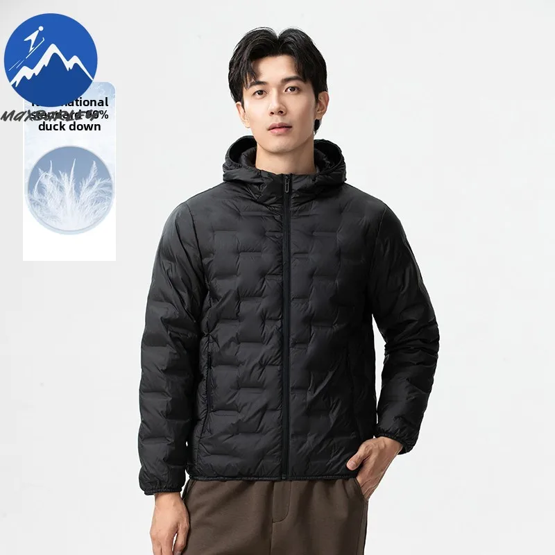 سترة Maxbarley الفاخرة للرجال قصيرة بغطاء للرأس للسفر في الهواء الطلق سترات دافئة خفيفة للغاية على الطراز الحضري معطف شتوي دافئ مريح