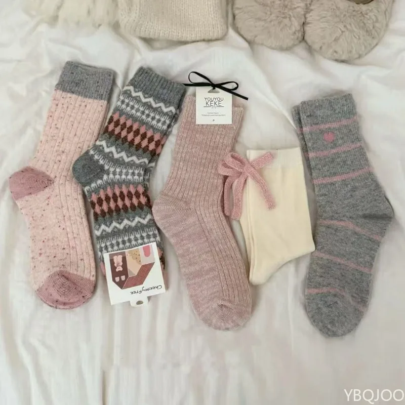 5 Paar rosa Serie warme Herbstsocken Damen mittellange Socken Schmetterlingsschleife vielseitige einfache bequeme Farbblock-Socken