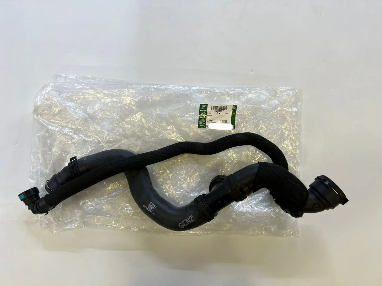 

Genuine Land Rover Discovery / Range Rover / Sport Top Radiator Hose LR081657