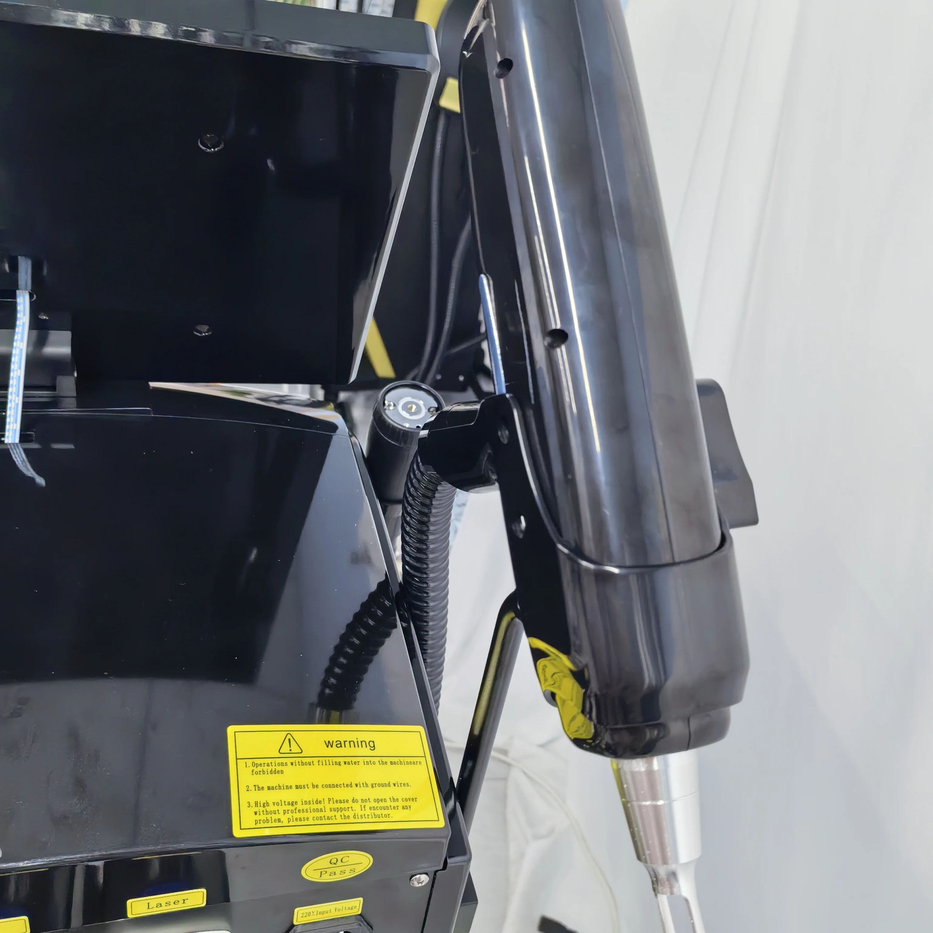 

Многофункциональное лазерное косметическое оборудование 4 в 1 для салонов красоты: аппарат для ухода за кожей, удаления волос и татуировок