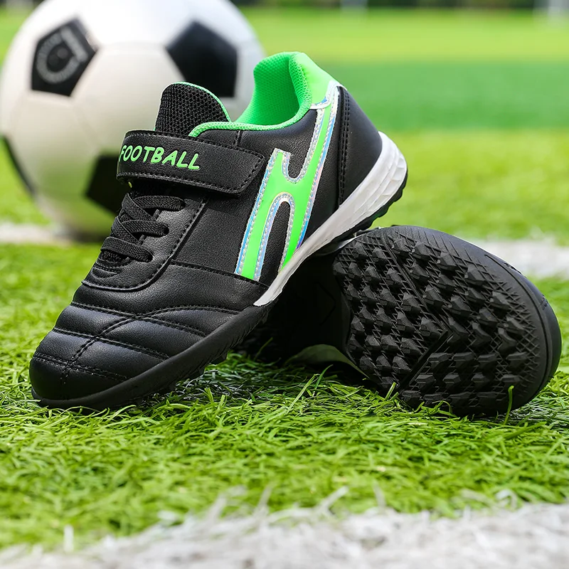 Hot Selling Outdoor Professional Childrens Football Shoes Ankle Protection Comforta Sports Shoes Track and Field Racing Spikes