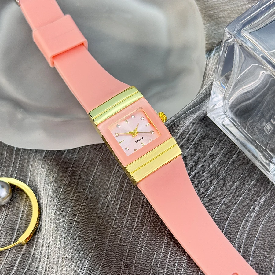 Fashion Colored Square Silicone Quartz Watch Small Student Watch Stylish Compact Timepiece for Youth