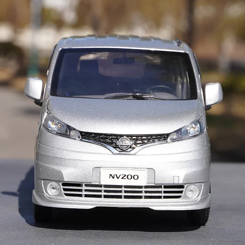 1:18 Scale Zhengzhou Nissan NV200 Business MPV Die-casting Alloy Car Model Collection Toy Gifts