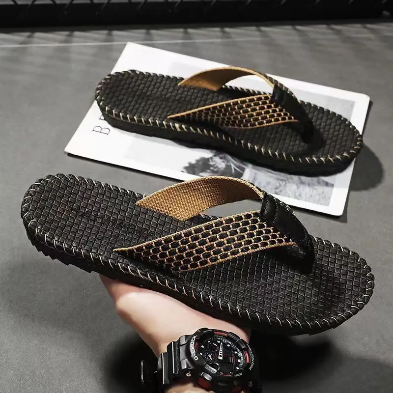 Men Slippers Summer Trend Lightweight Flip Flops Man Minimalist Fashion Holiday Leisure Beach Slippers Men Chanclas Pantuflas