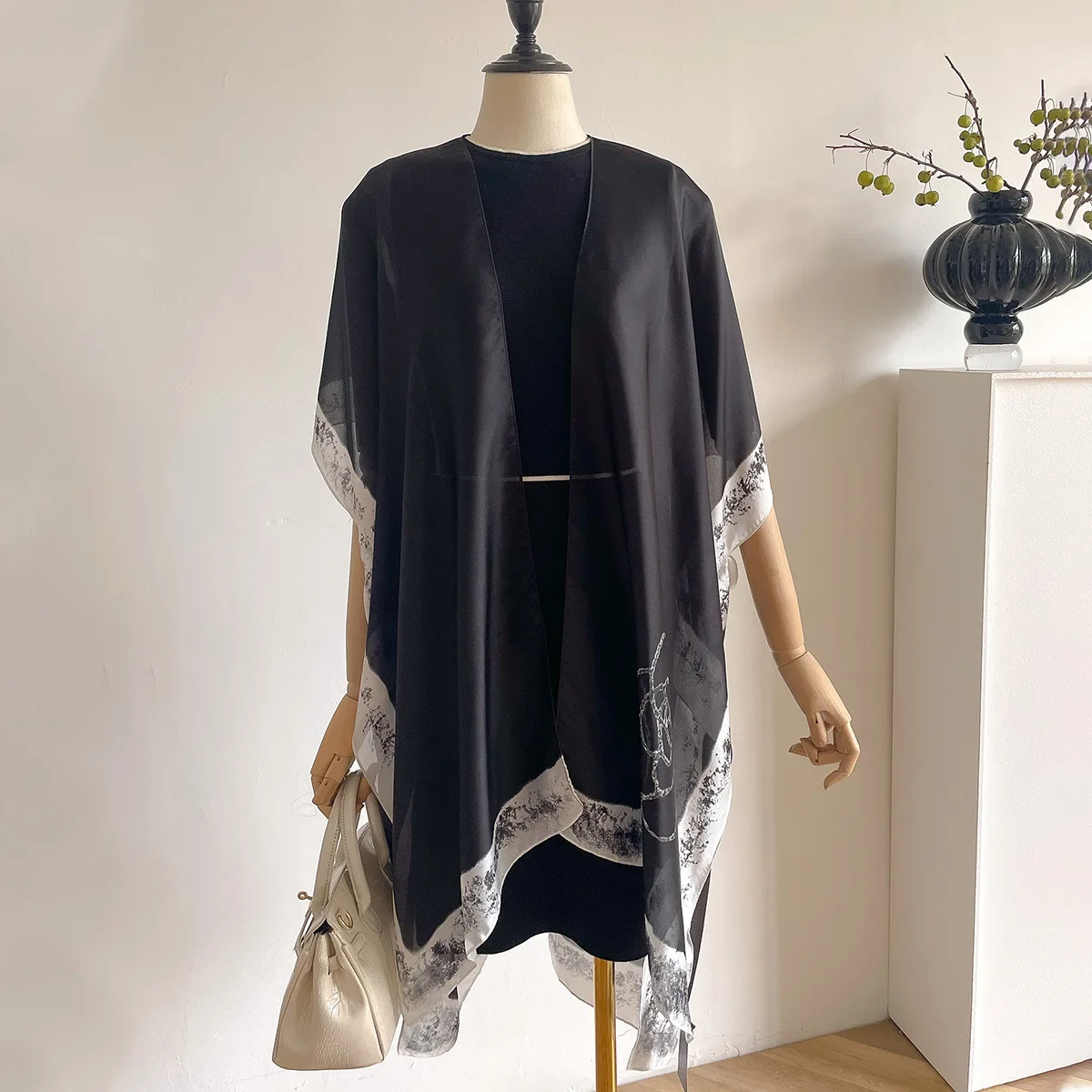 

Poncho New Ethnic Style Shawl Women's Outerwear Coat Cloak Dali Tourism Wear Sunscreen Scarf spring and Autumn Capes Black