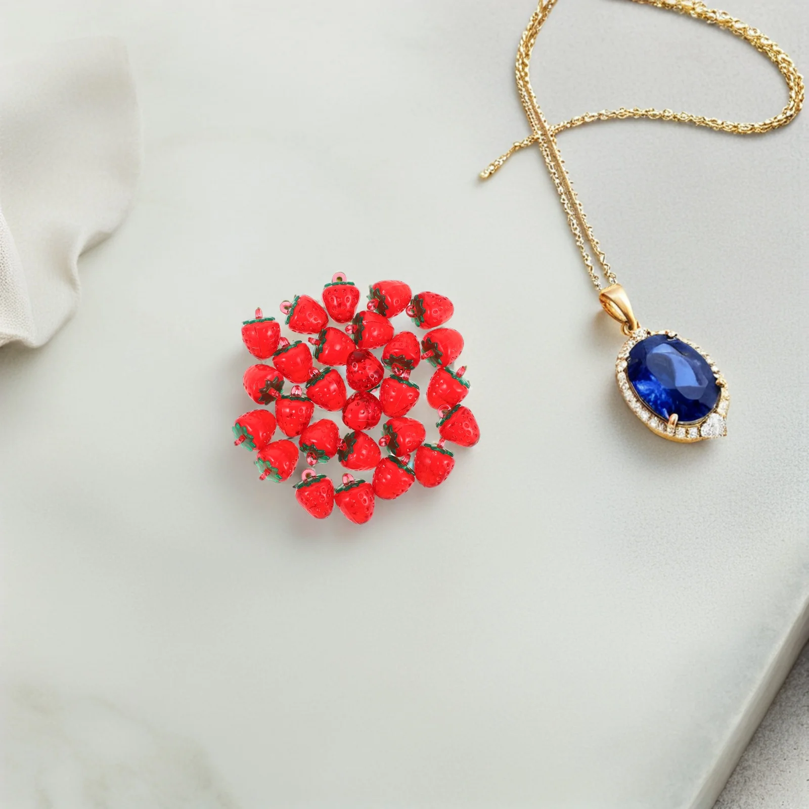

50pcs Jewelry Accessories Strawberry Resin Charms Mini Fruit Pendant for Earrings Necklaces Bracelets DIY Keychains Bag Decor