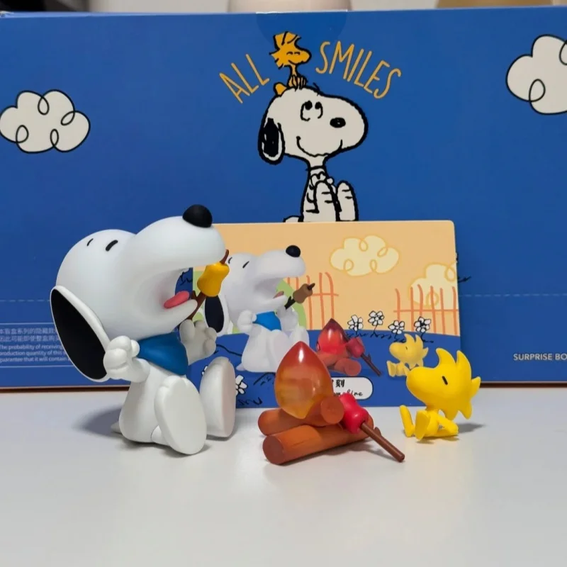 Scatola cieca originale Peanuts Anime Snoopy Travel Partner Series Kawaii Action Figure Desk Decor Ornament Giocattolo regalo da collezione