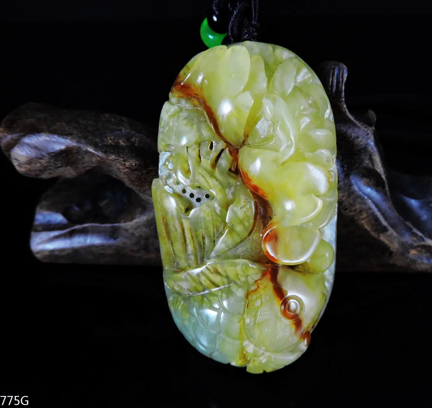 Рисунок 2 - Ювелирные изделия из нефрита