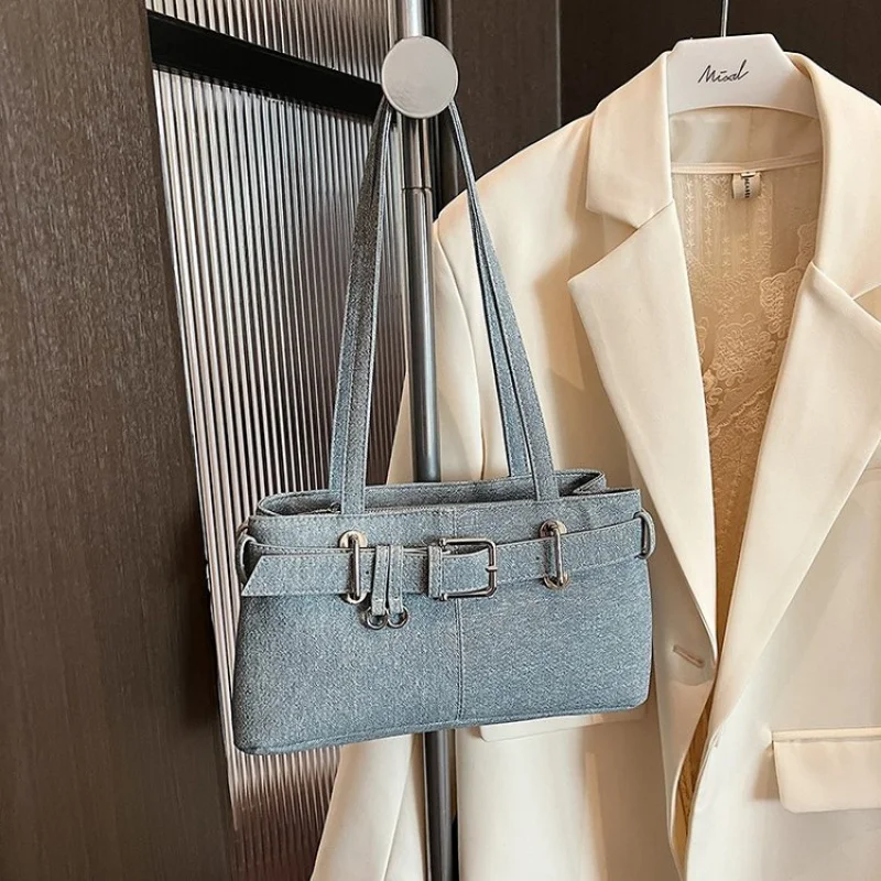 

Women's Handbag Made Of Waxed Leather Boasting High-End Quality And Classic Paris Commuter Long-Lasting Style ​