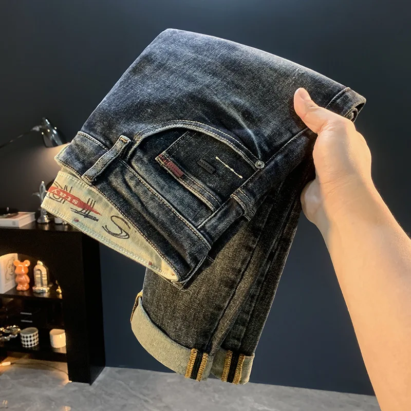 

Новинка 2023 года, конические джинсы Micro Haren для мужчин, осенние модные универсальные повседневные эластичные свободные брюки на маленьких ножках