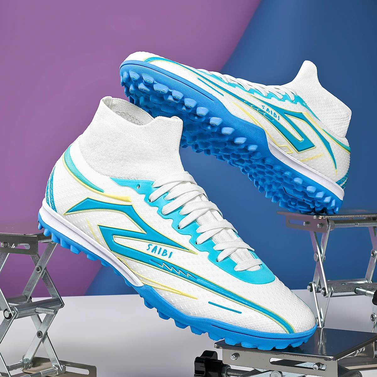 

Breathable soccer shoes TF with broken nails suitable for training and competition, all season universal anti slip sports shoes