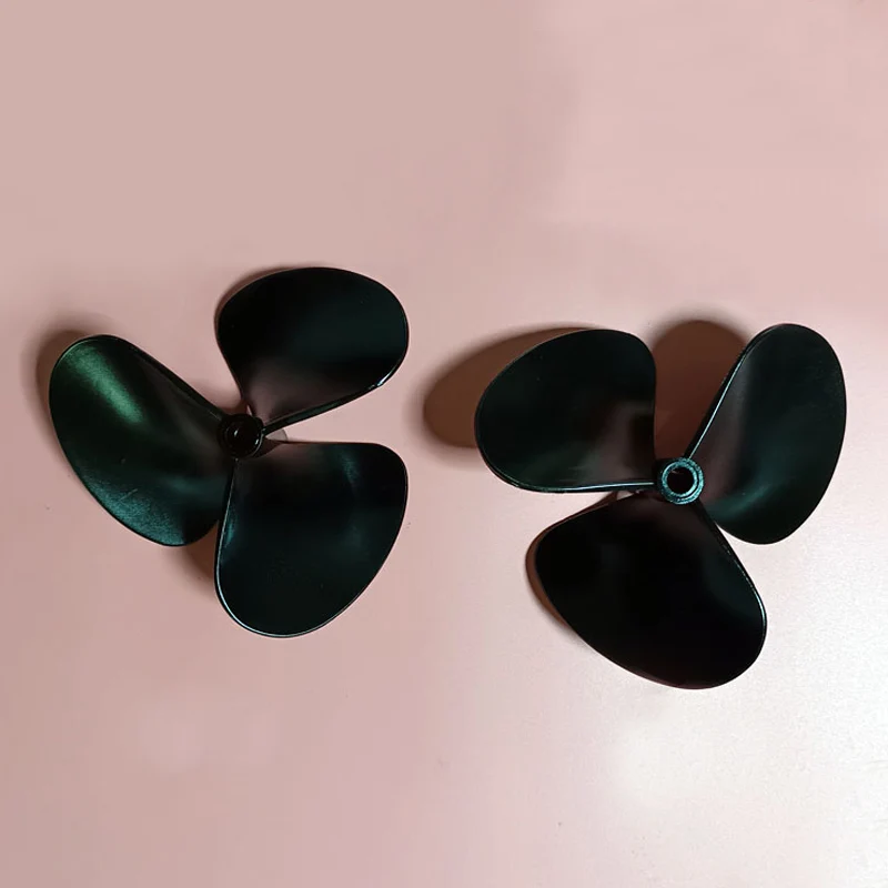 

1 пара внешнего диаметра 140 мм/5,51 дюйма, 3-лопастные полностью погружные пропеллеры, внутреннее отверстие, 8 мм, нейлоновое весло из стекловолокна для радиоуправляемого буксировки/приманки, корабля