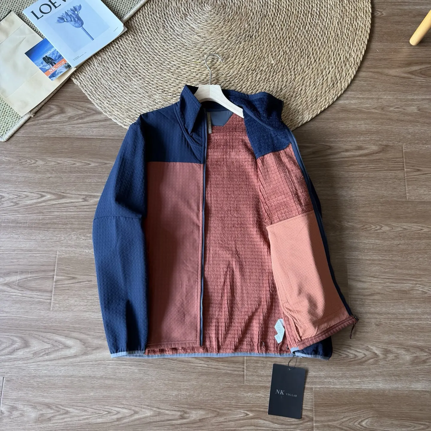 Herren Outdoor Wasserdichte Fleecejacke – Atmungsaktiver Thermomantel mit Kapuze und Farbblock-Design für Wandern & Camping – Detail 12