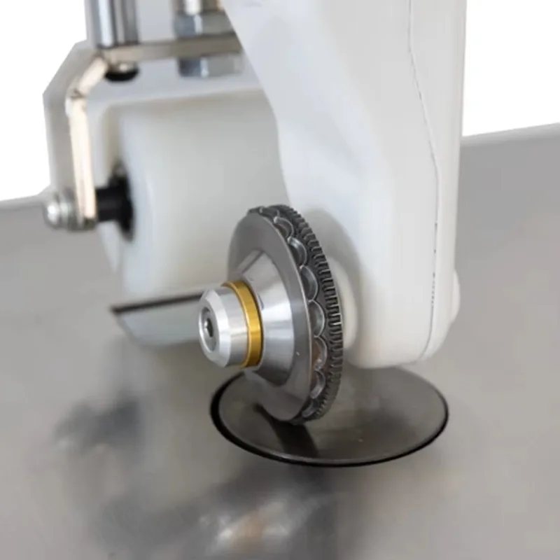 70 مللي متر محرك واحد دليل التطريز النقش Fof أنماط زهرة ماكينة خياطة بالموجات فوق الصوتية للمنسوجات