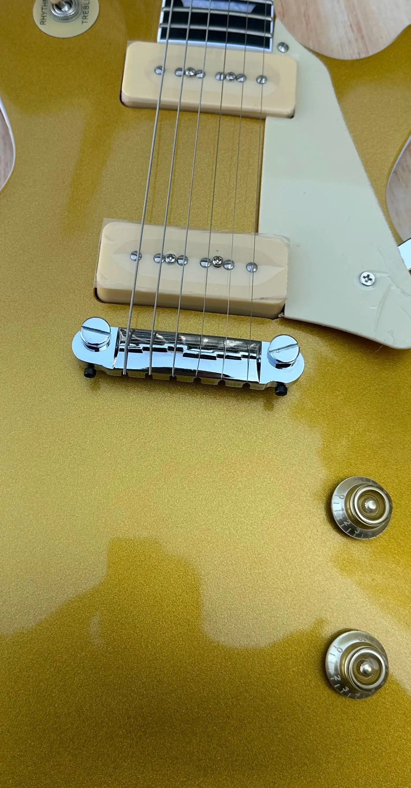 Standard electric guitar, golden top, yellow back, P90 pickup, available in stock, lightning package