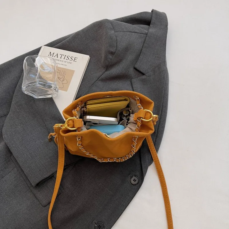 

Elegant Classic Tote Bag For Fashionable Women Business With Leather Finish And Trendy Paris Inspired Logo