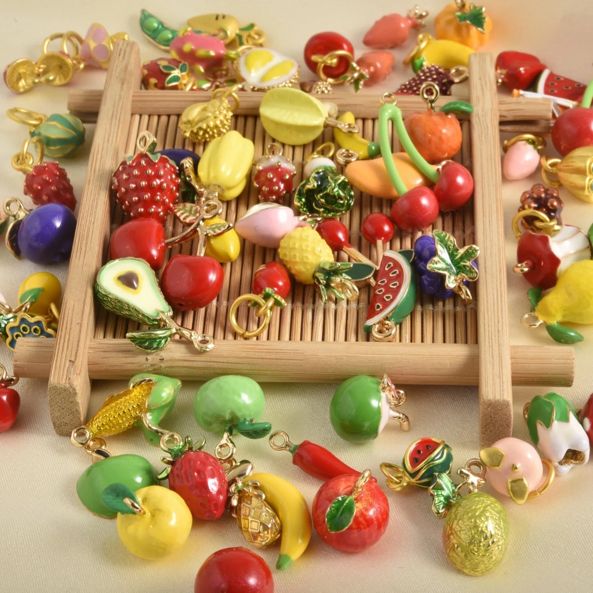 Chic 3pcs/lot Alloy Enamel Fruits Pendants Watermelon Strawberry Apple Banana Mango Peach Orange Charms Jewelry Making Findings