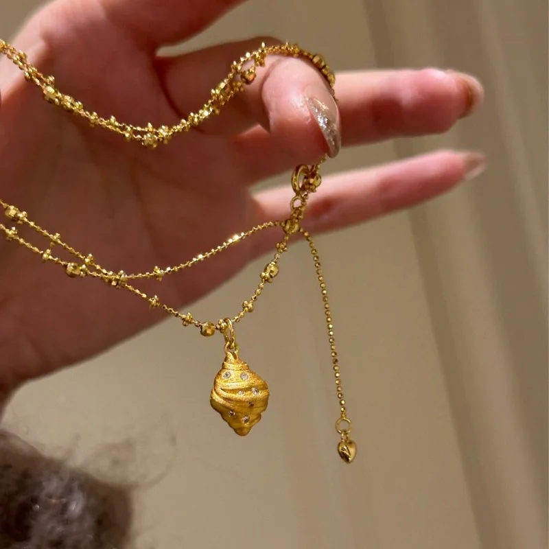 Vintage antique gold crafts brushed diamond inlaid small bread necklace unique design pendant exquisite collarbone chain jewelry