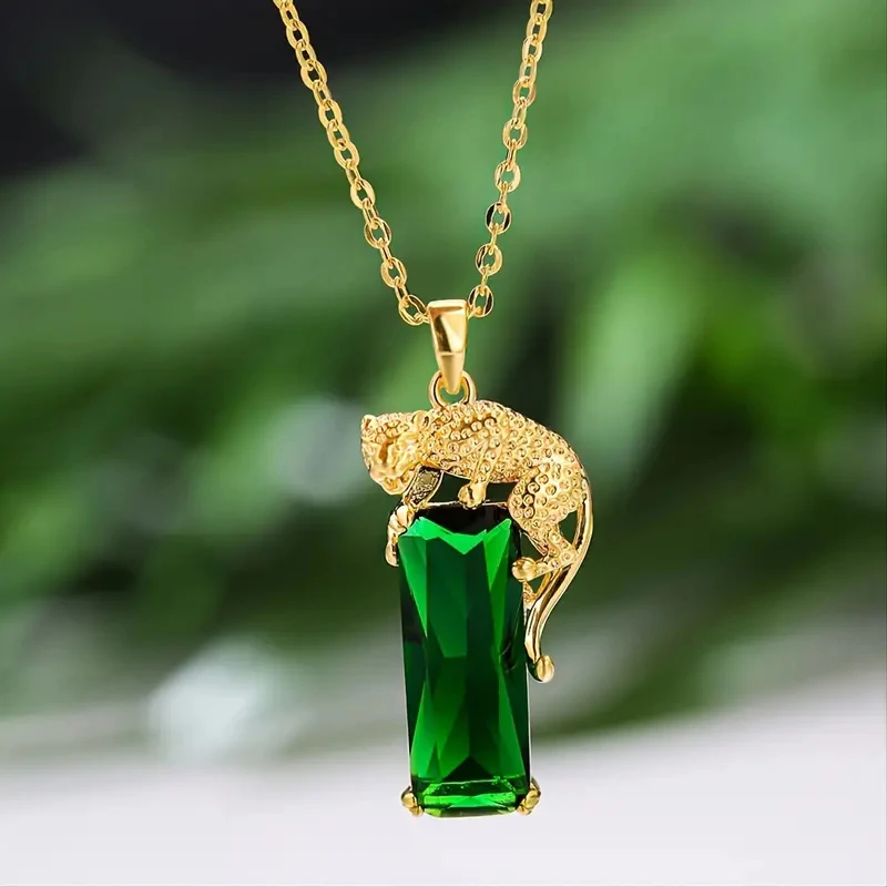Huitan Gold Color Leopard Pendant Necklace for Women Luxury Bright Green Zirconia Accessories for Party Anniversary Jewelry Gift