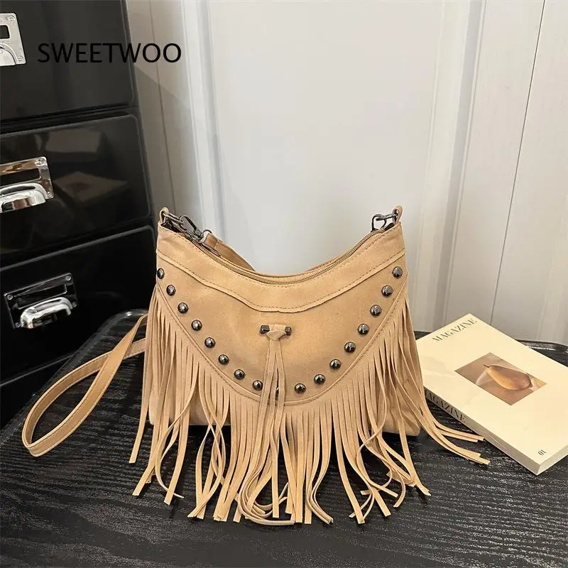 Boho Fringe Crossbody Bag with Studs Vintage Shoulder Purse for Women Daily Casual Travel Fashion