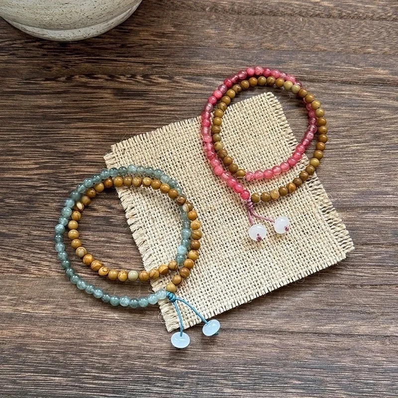New Chinese-style wooden grain bead bracelet for women unique niche design strawberry crystal bracelet with a vintage Chinese